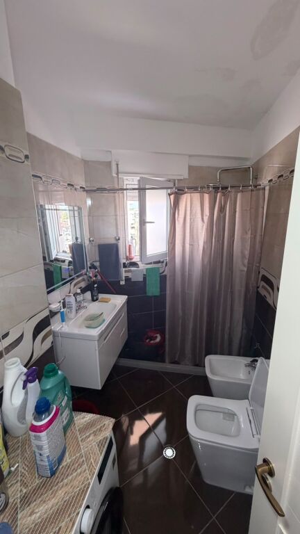 Appartamento 2+1 in vendita a Vlore vicino alla Chiesa Ortodossa