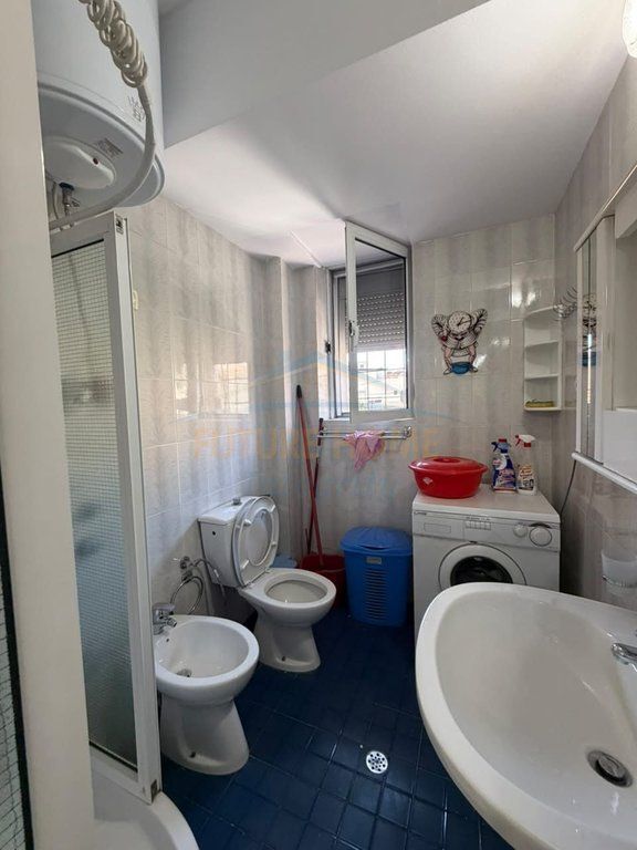Shitet, Apartament 1+1, Rruga Bardhyl, Tiranë.