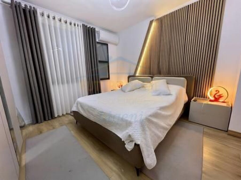 Shitet, Apartament 1+1 (I Konvertuar ne 2+1), Kinostudio, Tiranë