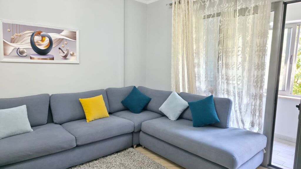 APARTAMENT 2+1 NE SHITJE KOMISARIATI 4