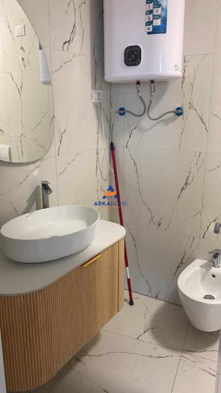 JEPET ME QERA APARTAMENT 2+1+2+BALLKON+POST PARKIMI PER ZYRA/BANIM "TE LAKE VIEW RESIDENCE" 1600 EURO