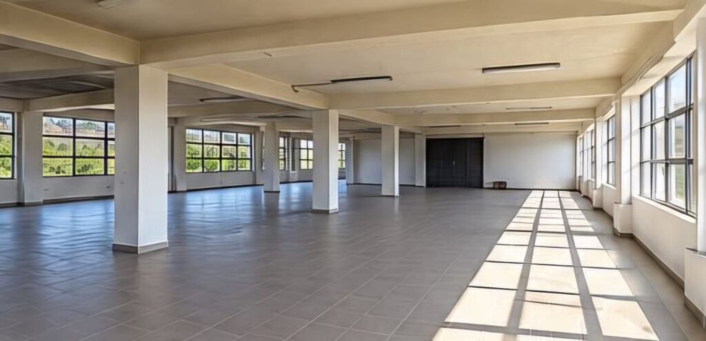 Edificio commerciale in affitto a Prush! 300.000 Leke!
