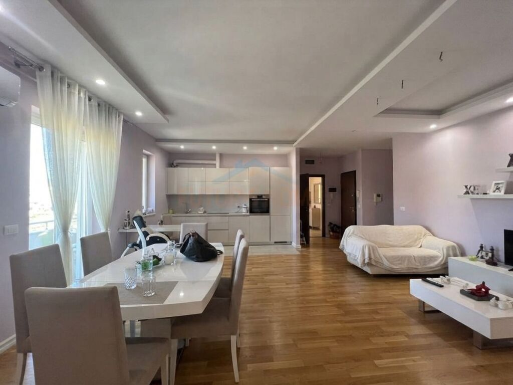 Affitto, Appartamento 3+1+2+2 Balconi, Fresk, Tirana