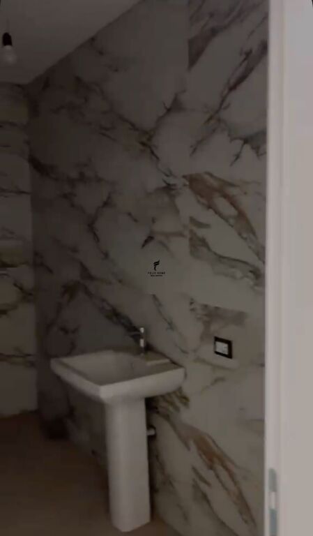 UFFICIO IN AFFITTO 90M2 NUOVO BOULEVARD 60.000 LEKE  FH-94313