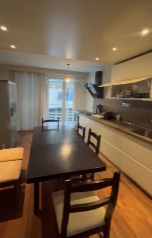 Appartamento 2+1+2 in affitto in Via Margarita Tutulani, ex Blloku! 900 mila lek!