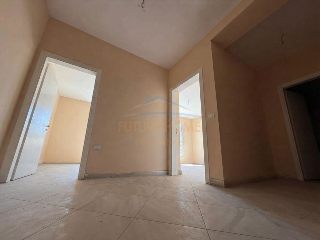 In vendita, Appartamento 1+1, Via Kavaja, Piazza 21, Tirana.