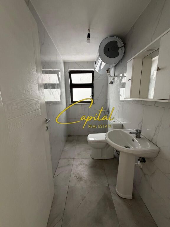 SHTEPI PRIVATE ME QIRA 72 M2 KINOSTUDIO 400 EURO