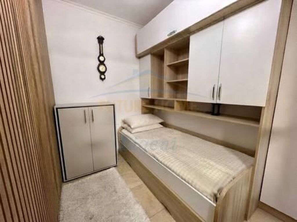 Shitet, Apartament 1+1 (I Konvertuar ne 2+1), Kinostudio, Tiranë