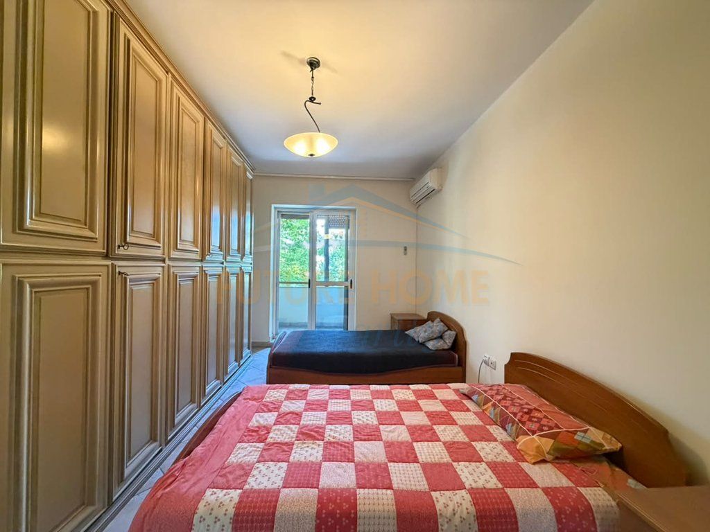 Shitet, Apartament 1+1, Rruga Bardhyl, Tiranë.