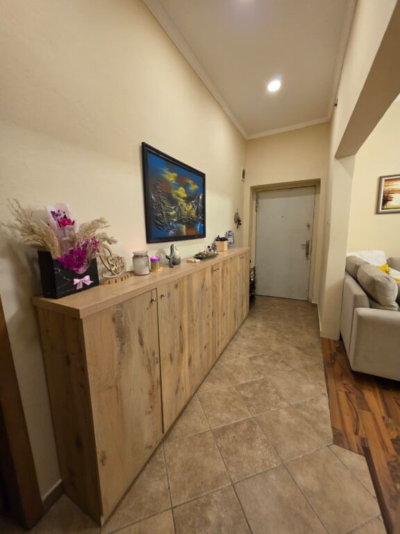 Shitet Apartament 2+1 Prane Shallvareve