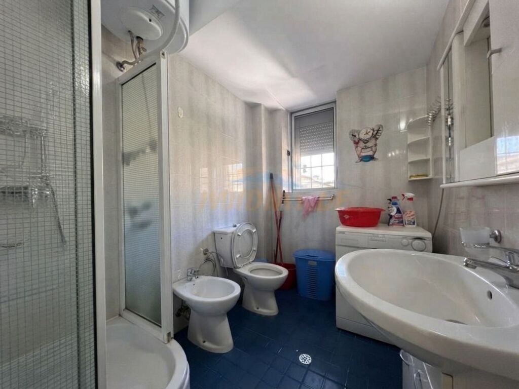 Shitet, Apartament 1+1, Rruga Bardhyl, Tiranë.