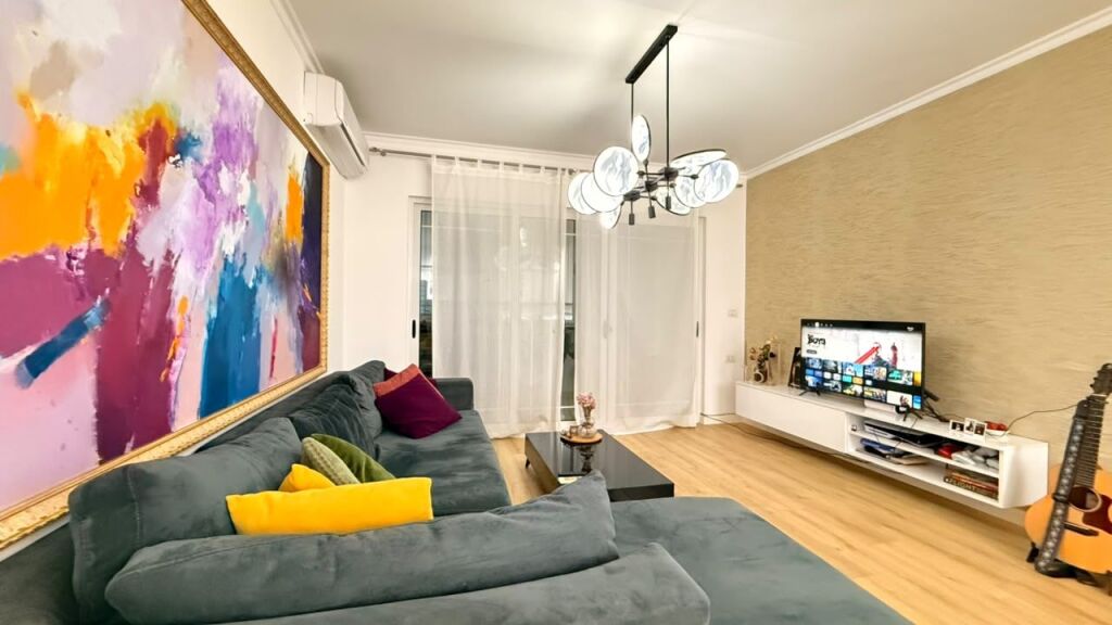 Apartment 1+1 for sale at Komuna e Parisit