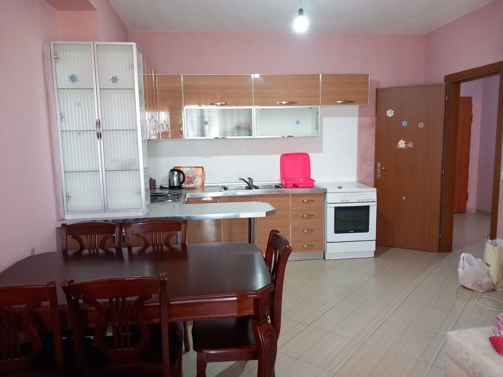 Yzberisht, appartamento 1+1 in affitto! 35.000 Leke