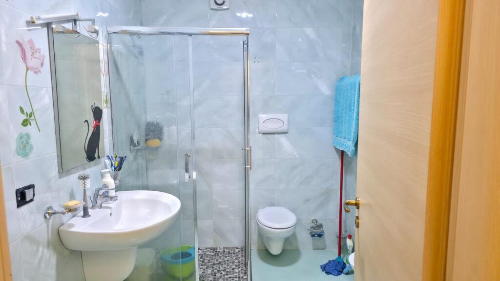 APARTAMENT 2+1 NE SHITJE KOMISARIATI 4