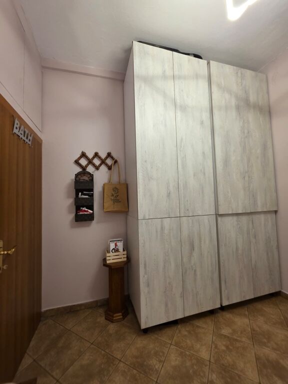 Shitet Apartament 2+1 Prane Shallvareve