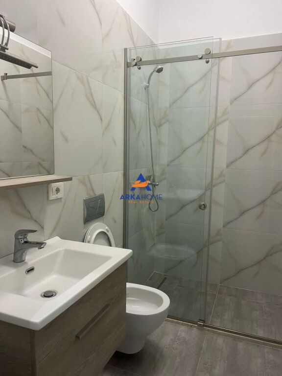 JEPET APARTAMENT ME QIRA 3+1+VERANDE "LIQENI I THATE" 90.000 LEKE