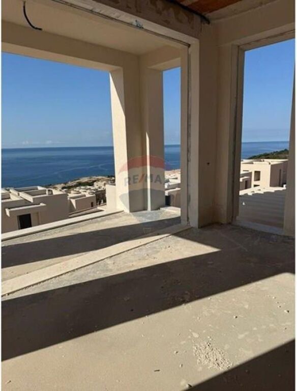 Individual Villa for Sale in San Nicolas, Palasë