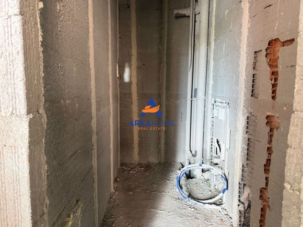 SHITET APARTAMENT 1+1 "RRUGA JAVER MALO,RIVER SIDE" 16055 EURO