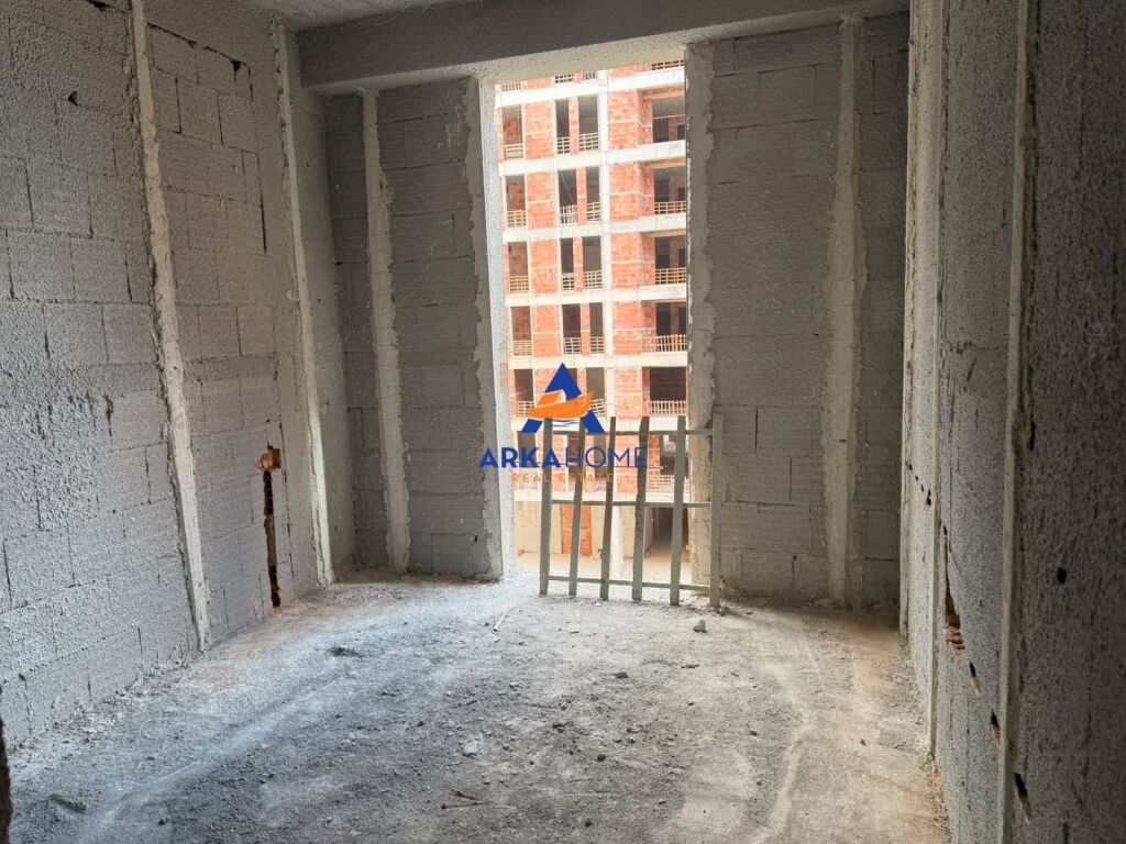 SHITET APARTAMENT 1+1 "RRUGA JAVER MALO,RIVER SIDE" 16055 EURO