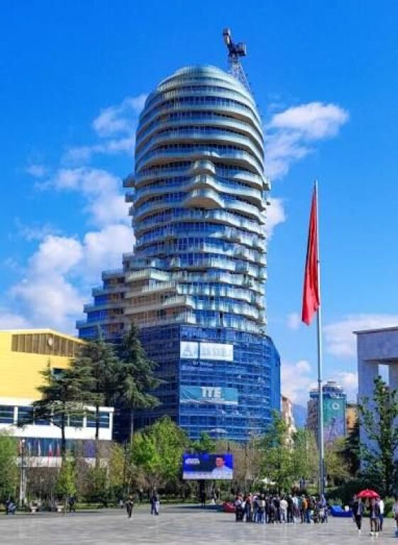 Shitet, Apartament 1+1, Tirana Rock , Qendër, Tiranë.