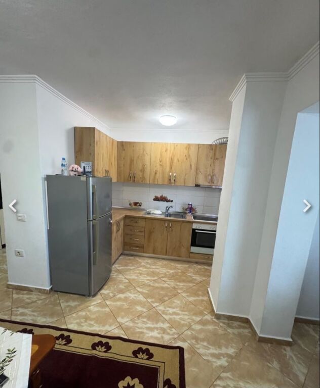 Appartamento 1+1 in affitto, Kamez (Centro) 300 mila lek vecchi