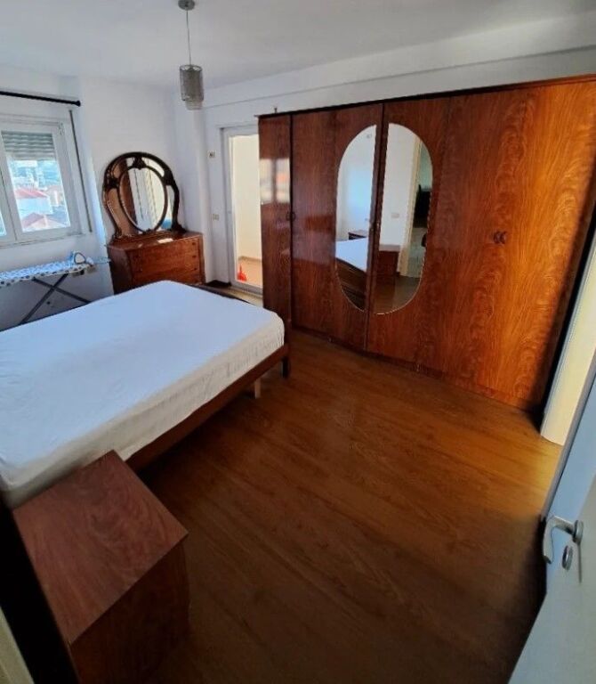 Jepet me qera apartament 2+1 pranë Tregut të Ri Elektrik