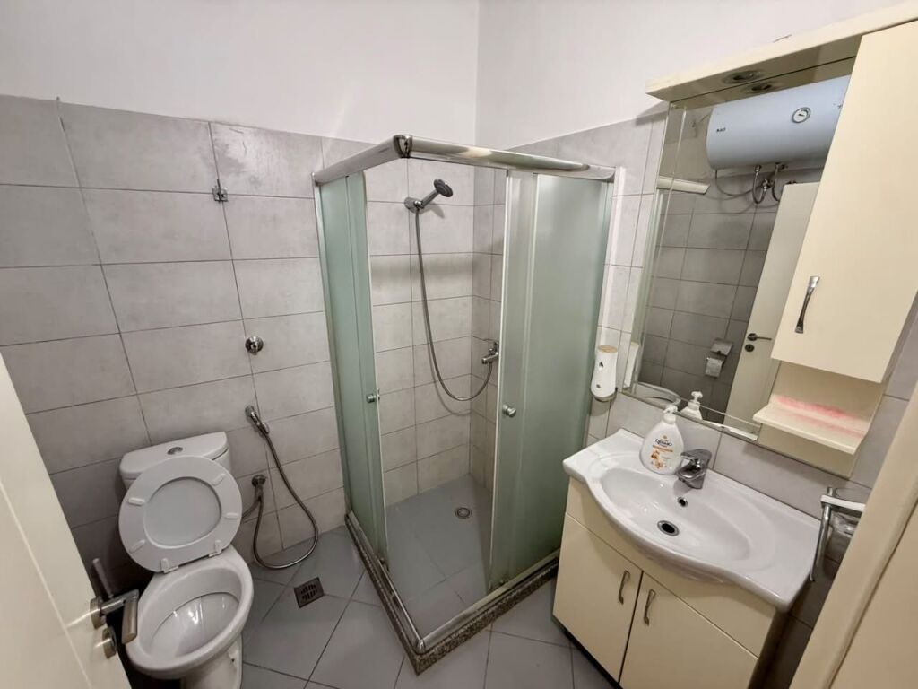 📣 RENT Apartment 2+1 📍 Ish Blloku ✨  🏢 Existing Building 🪜 3rd Floor (No Elevator) 🛋️ Furnished  💶 Price 800 Euro