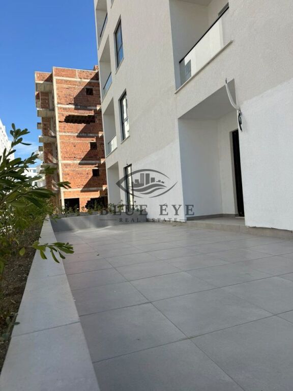 2 GARSONIERE + VERANDË PËR SHITJE – MALI I ROBIT