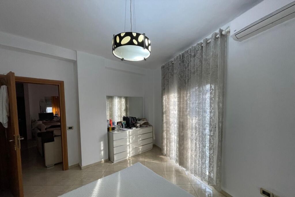 2+1 apartment for rent at the Paris Commune (60,000 Leke)