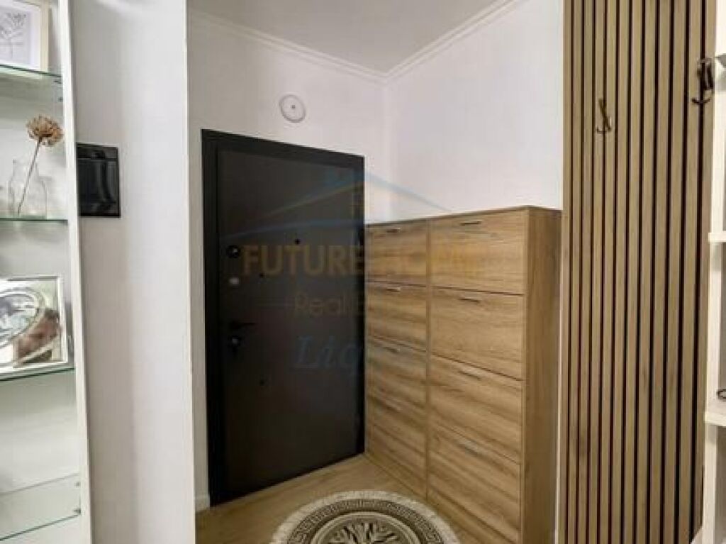 Shitet, Apartament 1+1 (I Konvertuar ne 2+1), Kinostudio, Tiranë