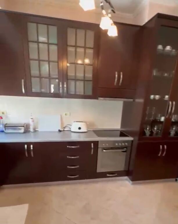 Komuna e Parisit Apartament 2+1 me qira
