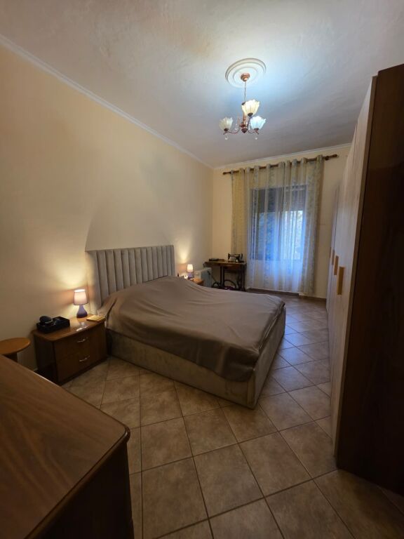 Shitet Apartament 2+1 Prane Shallvareve
