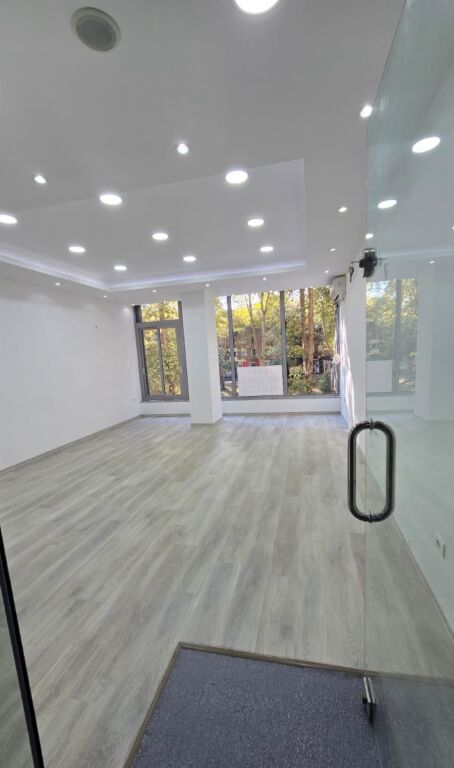 Qera | Ambjent Biznesi | Bulevardi Bajram Curri | 600 €/muaj
