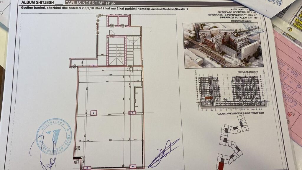 IN AFFITTO UNITÀ COMMERCIALE 224 M² - FARMACIA 10, STRADA PRINCIPALE CON FACCIATA IN VETRO