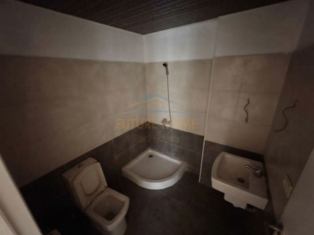In vendita, Appartamento 1+1, Via Kavaja, Piazza 21, Tirana.