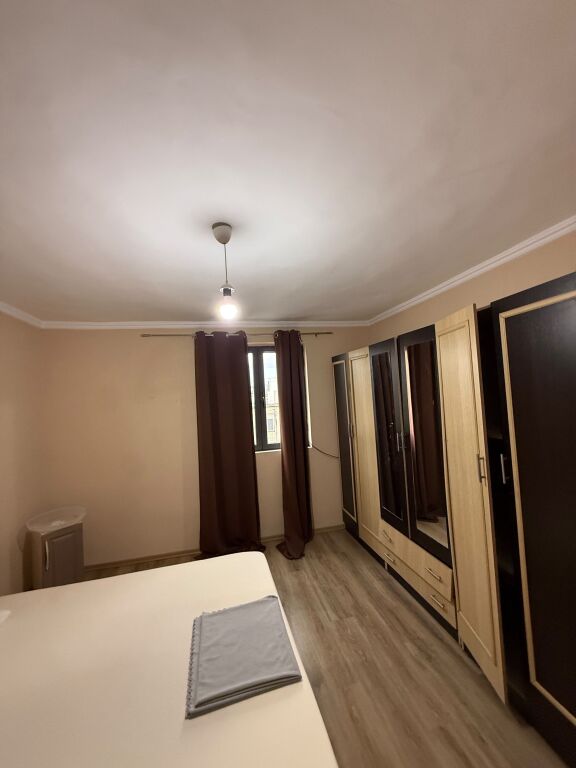 Apartament 2+1 per qera tek Materniteti i ri !
