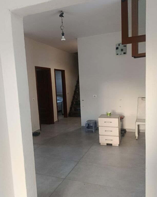 Qera | Shtëpi private 2 + 1 | Bulevardi Zogu i Parë | 1200 €/muaj