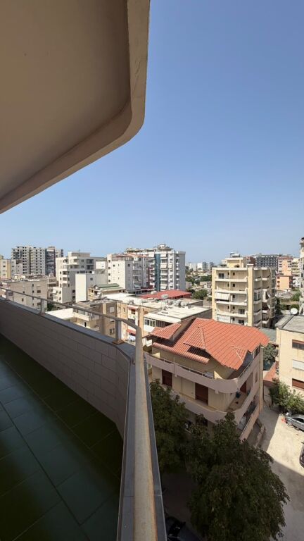 Appartamento 2+1 in vendita a Vlore vicino alla Chiesa Ortodossa