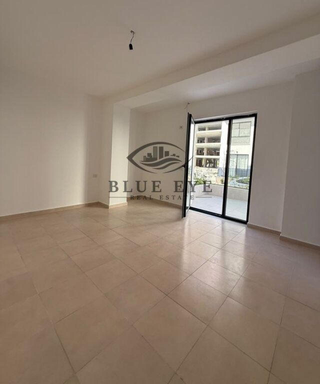 2 GARSONIERE + VERANDË PËR SHITJE – MALI I ROBIT