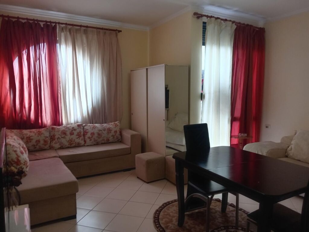 Affitto | Apartament 3 + 1 | Rruga e Kavajës | 800 €/mese
