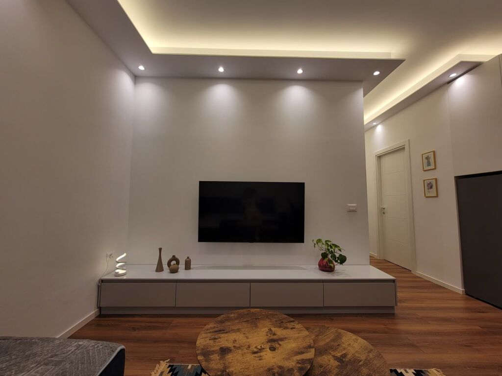 Super Appartamento 1+1 in affitto in Via Durresit (55.000 ALL)