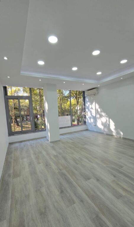 Qera | Ambjent Biznesi | Bulevardi Bajram Curri | 600 €/muaj