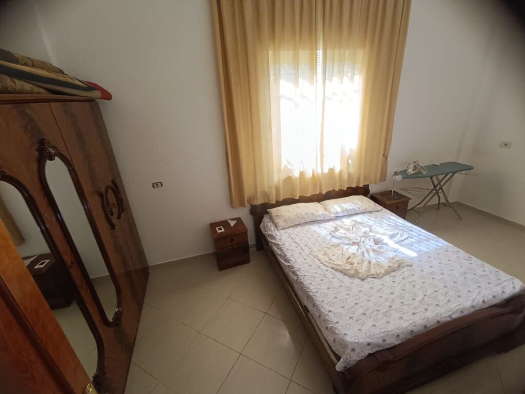 JEPET ME QIRA APARTAMENT 2+1 NE KAT VILE AFER TRAFOS 220 V TEK BULEVARDI I RI, TIRANË  ID 5632