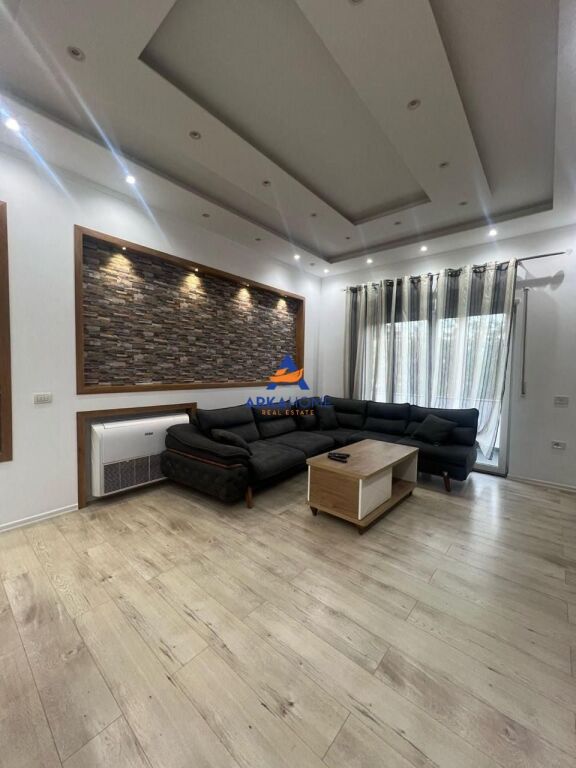 JEPET APARTAMENT ME QIRA 3+1+VERANDE "LIQENI I THATE" 90.000 LEKE