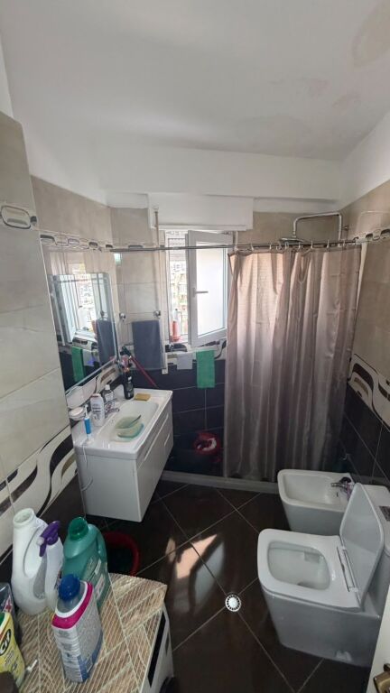 Appartamento 2+1 in vendita a Vlore vicino alla Chiesa Ortodossa