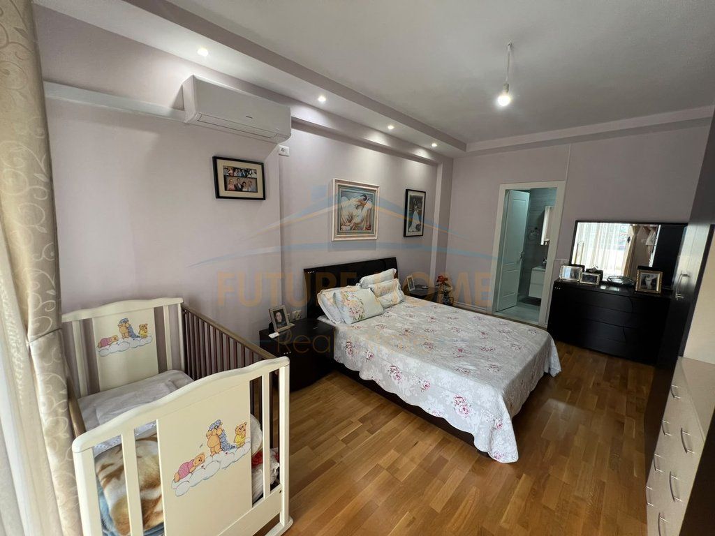 Qera , Apartament 3+1+2+2 Ballkone , Fresk , Tiranë