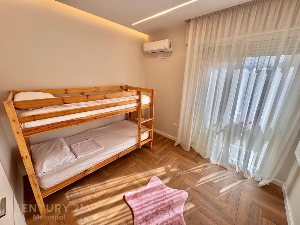 APARTMENT 2+1+PARKING SPACE NEAR THE NEW MARKET!