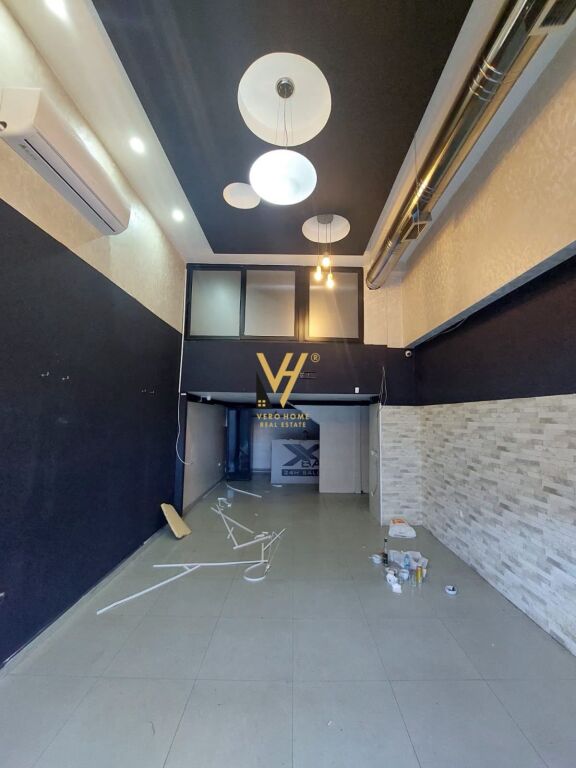 AFFITTASI NEGOZIO DUPLEX 70 M2 A SELVIA 60.000 LEKE