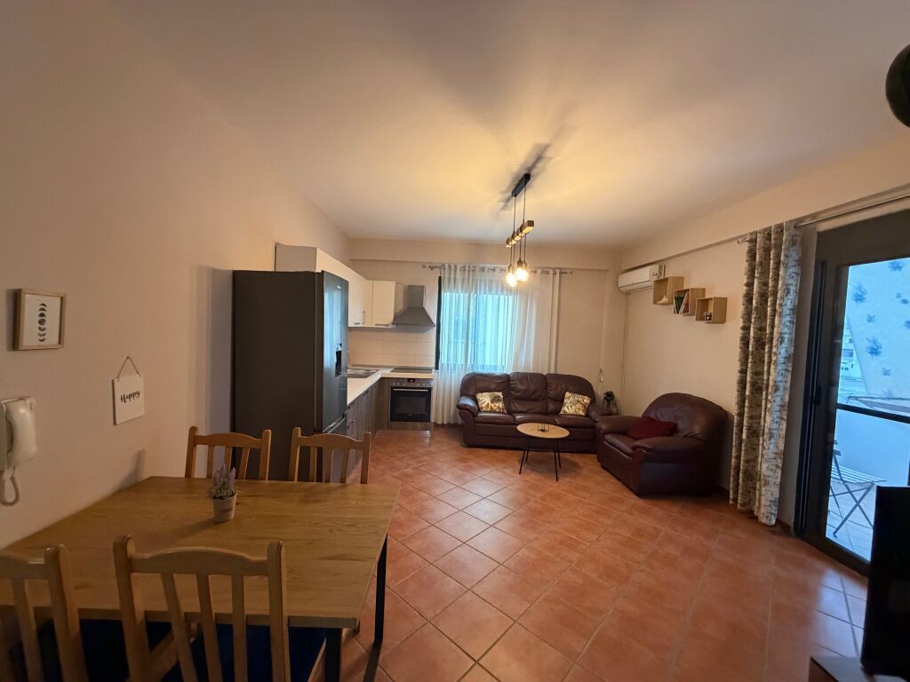 Shitet Apartment 2+1 ne Plazh Hekurudha
