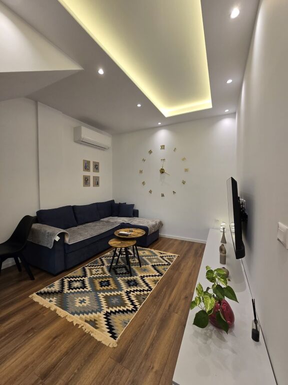 Super Appartamento 1+1 in affitto in Via Durresit (55.000 ALL)